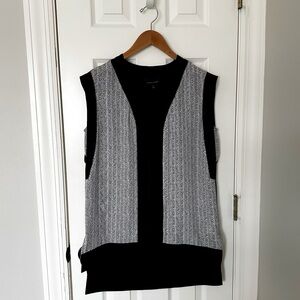 Banana Republic black and white sleeveless tunic blouse, size S